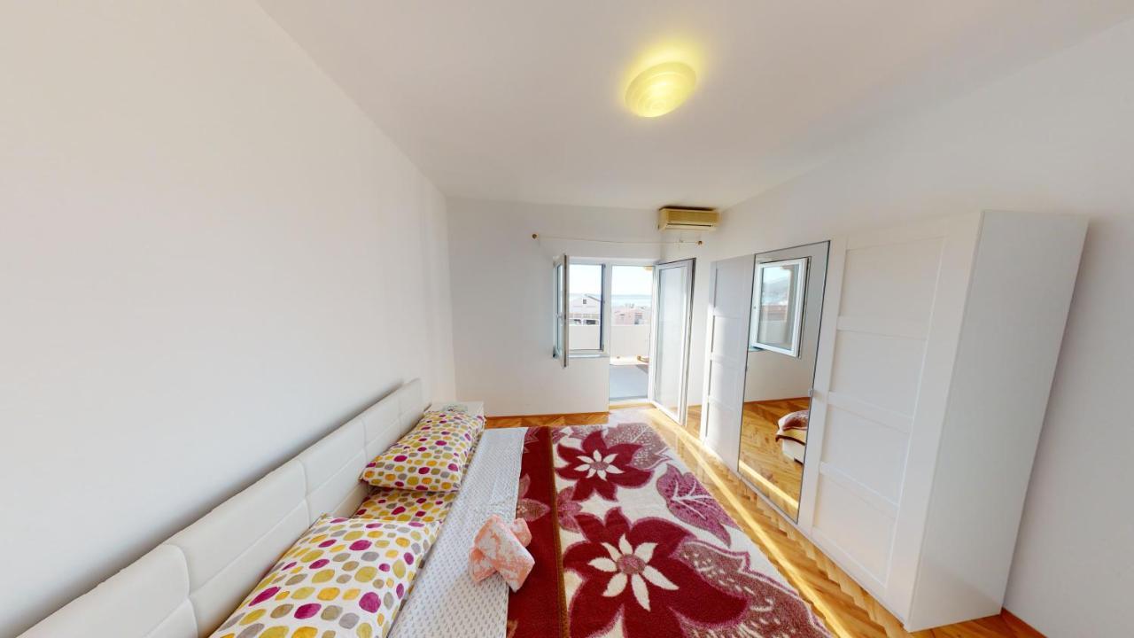 Apartments Riva Metajna Exterior photo